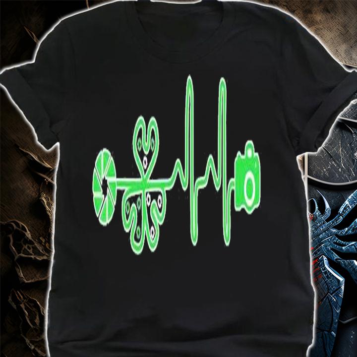 Awesome Irish Photographer St Patrick's Day Heartbeat T-Shirt t-shirt