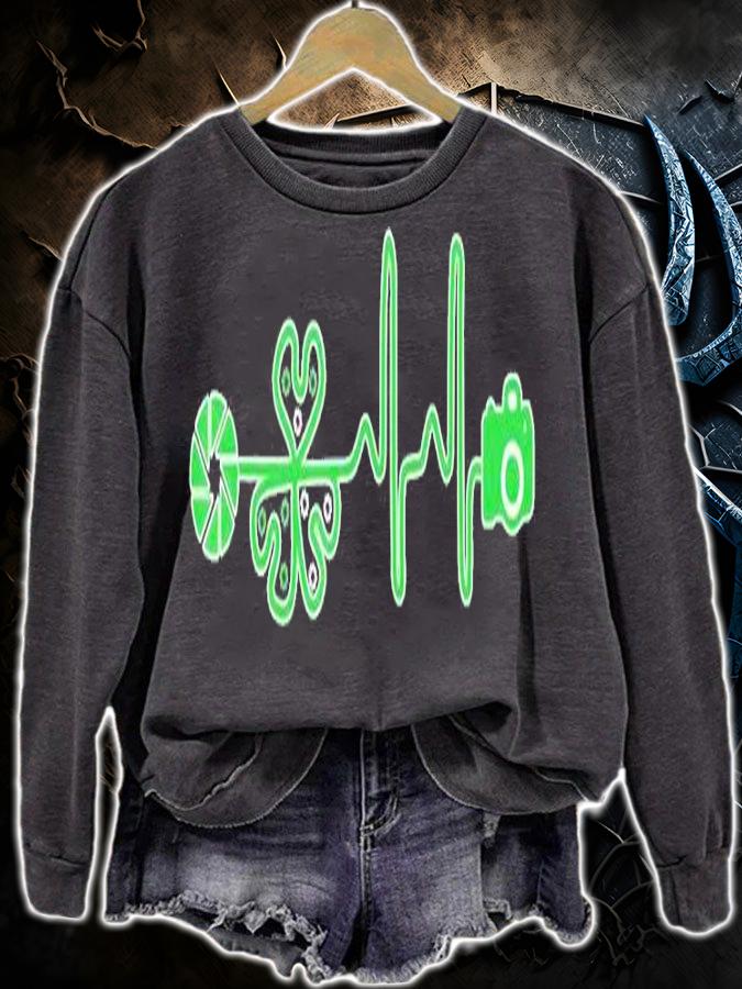 Awesome Irish Photographer St Patrick's Day Heartbeat T-Shirt t-shirt