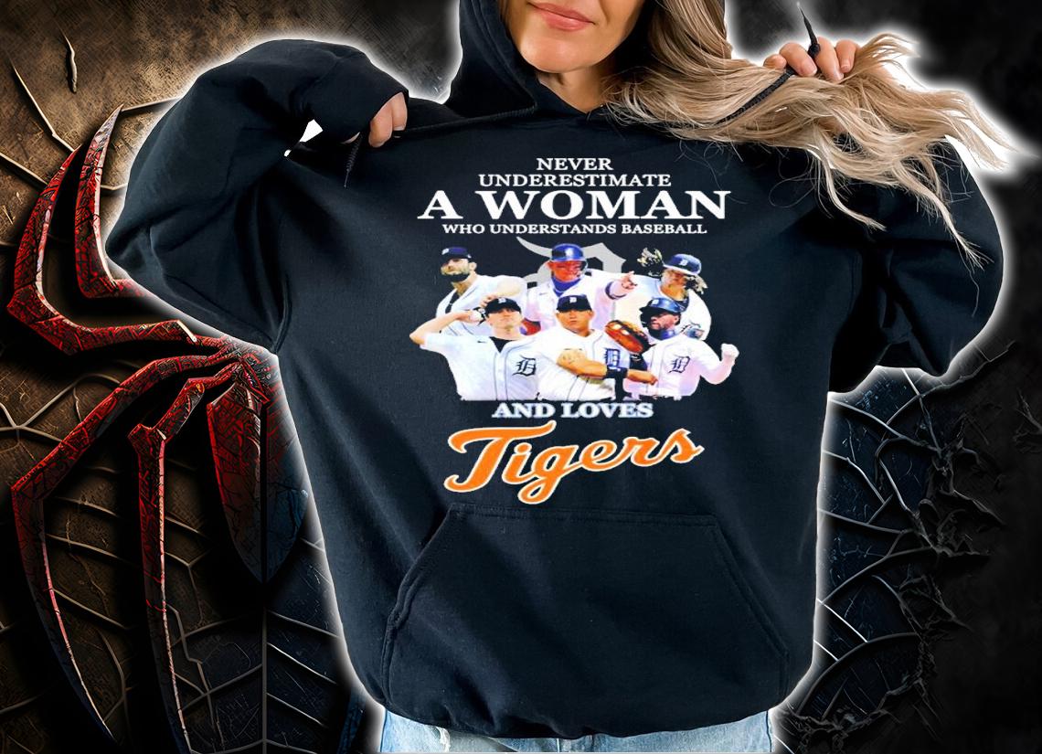 Never underestimate a woman who understands baseball and love Tigers shirt t-shirt