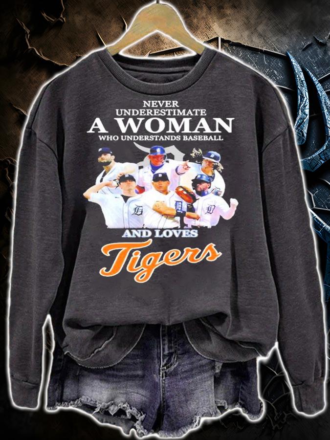 Never underestimate a woman who understands baseball and love Tigers shirt t-shirt